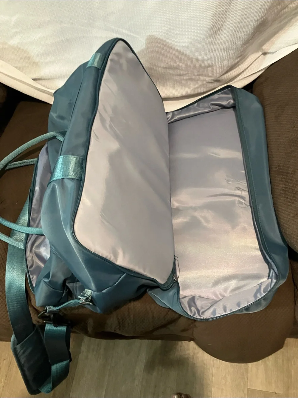 Classic Men's Duffel Bag in Teal